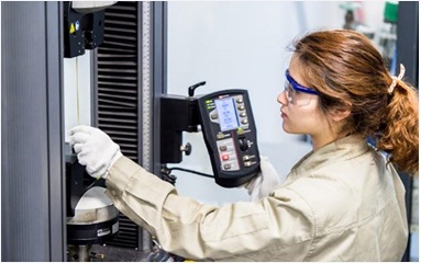 英斯特朗拉力機圖片